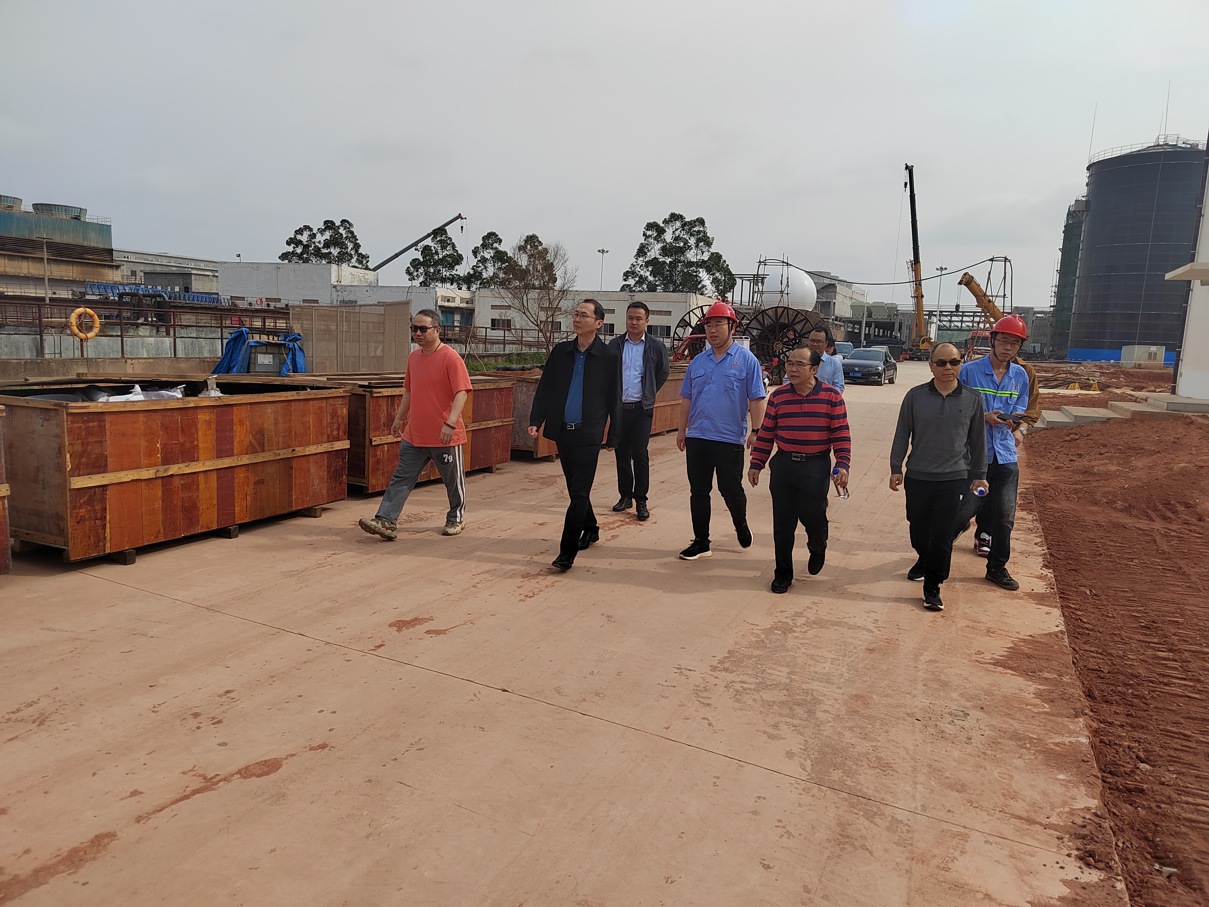 曹壯帶隊到六景工業(yè)園區污水處理應急改造現場(chǎng)開(kāi)展項目調研工作